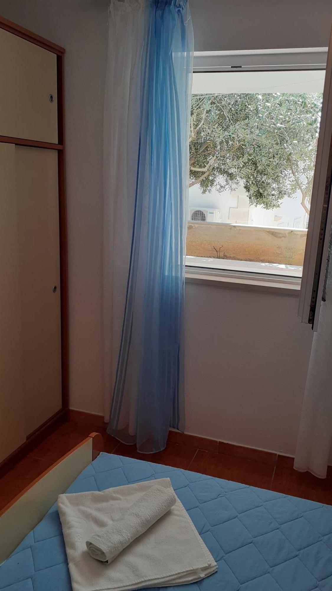Apartments Slavica Bol Szoba fotó